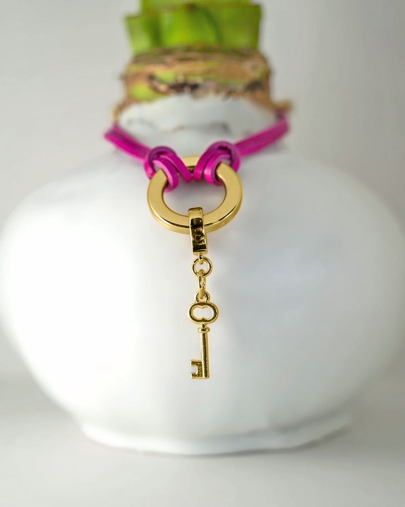 Valentine White Waxed Bulb & Charm Bracelet Gift Set‎